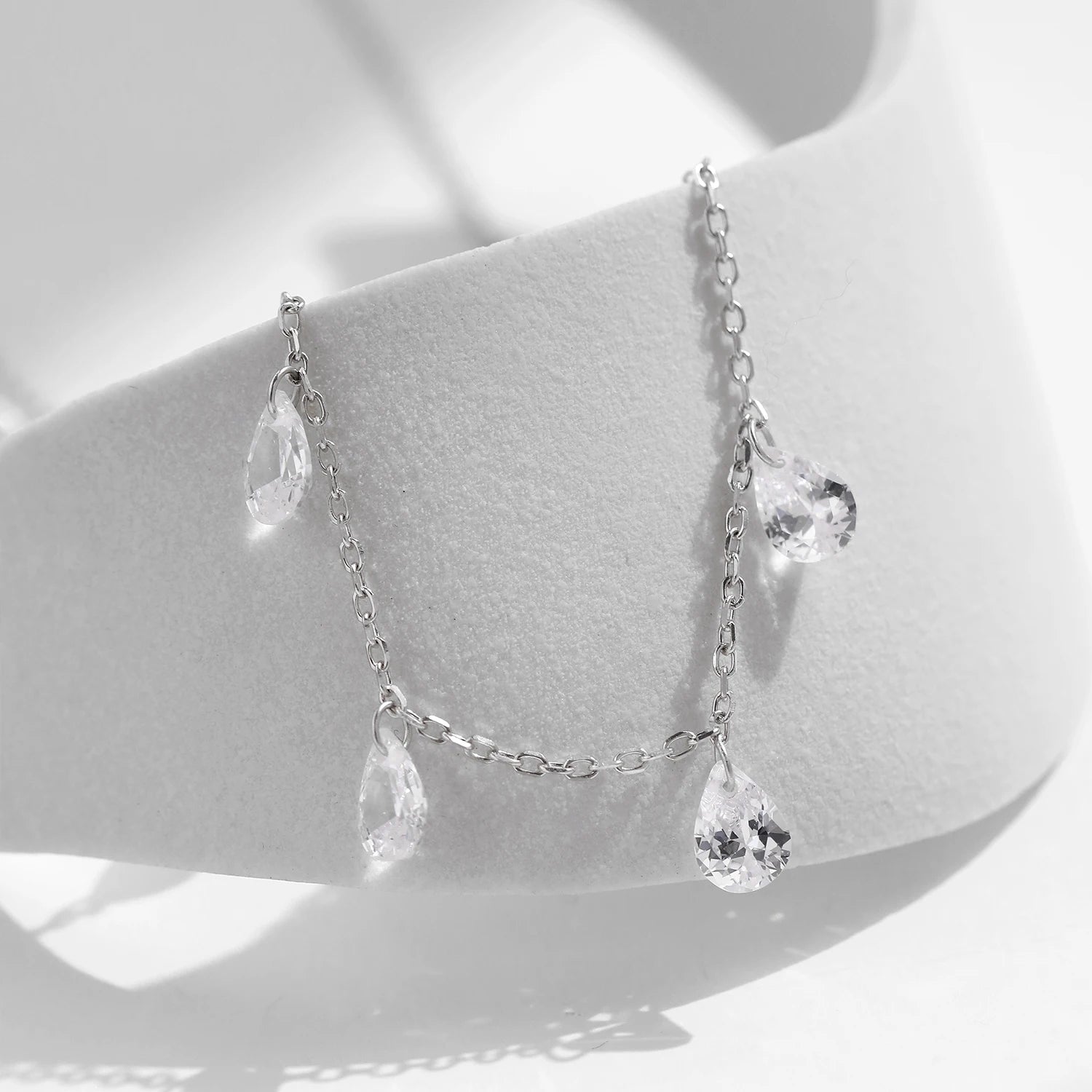 Zircon Clavicle Necklace