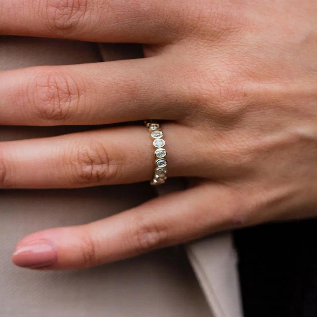 Oval Moissanite Band